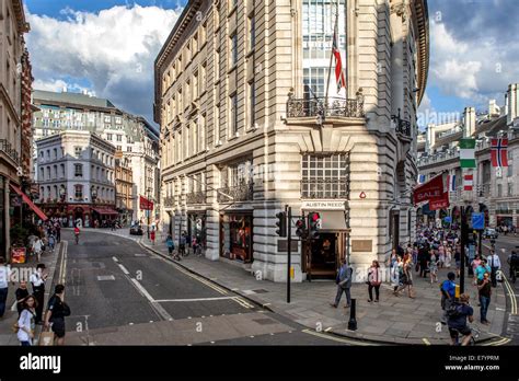 Famous London Shopping Street Hi Res Stock Photography And Images Alamy