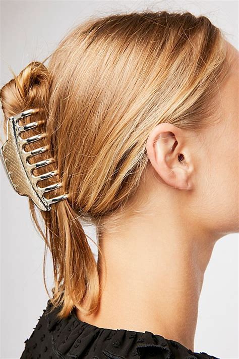 Oversize Metal Claw Clip Hairstyles Hair Styles Beautiful Blonde Hair