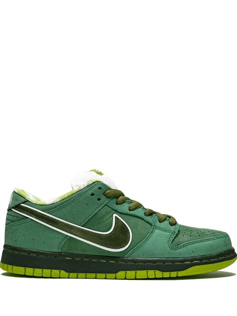 Nike X Concepts Sb Dunk Low Pro Og Qs Sneakers In Green Modesens