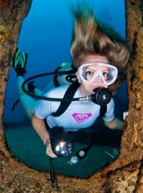 Scuba Diver Girls Womens Wetsuit Underwater Hair Underwater Pictures
