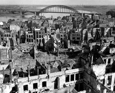 Nijmegen is situated in the east of holland, near the german border and has approximately 174,000 inhabitants. Stories from WWII: Nijmegen, Holland (1944) - Click Americana
