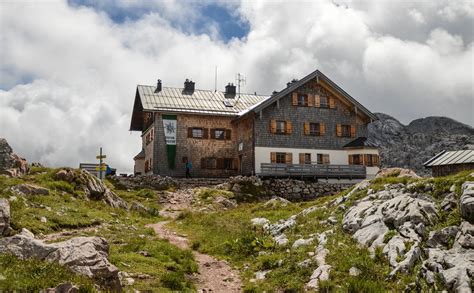 Ein liegestuhl mit wolldecke auf der eigenen seeterrasse, den kräftigen nordseewind im gesicht. Das Ingolstädter Haus im Steinernen Meer • Berghütte ...