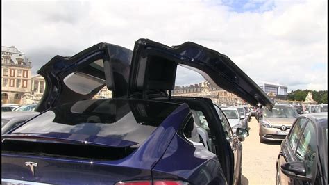 Tesla Model X Falcon Wing Doors At Tight Parking Youtube