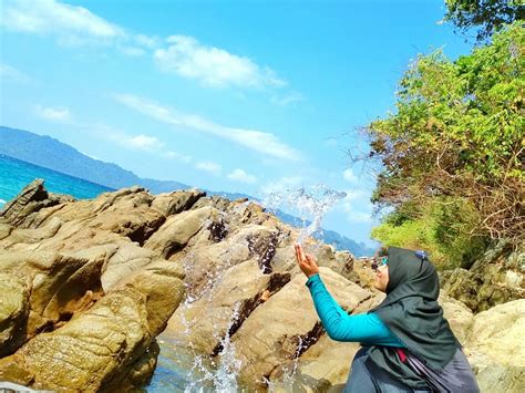 .laut banyuwangi, paket wisata teluk biru menyediakan berbagai keindahan teluk biru serta akses teluk biru, lokasi teluk biru, cara menuju teluk biru. Foto, Lokasi, Rute Dan Harga Tiket Masuk Teluk Ijo Banyuwangi