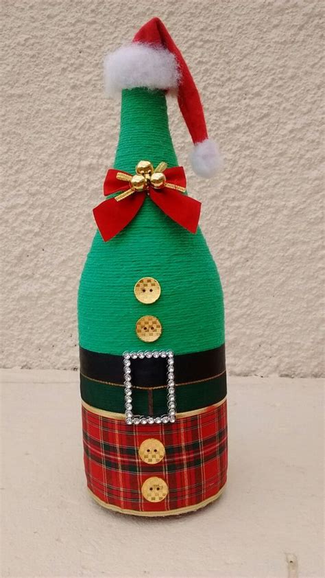 Aprende cómo decorar botellas navideñas con cuerda de henequén