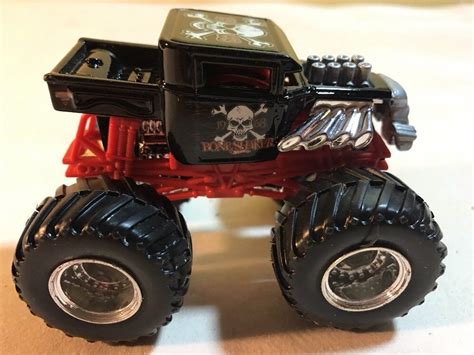 Hot Wheels Monster Jam Bone Shaker Black 1968 Skull Truck 1 64 2015