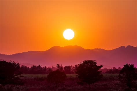 Gambar Pemandangan Outdoor Horison Gunung Matahari Terbit