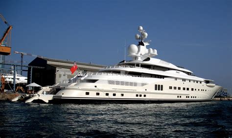 Roman abramovich's new £430million superyacht is pictured in all its glory for the first time. Roman Abramovich's smaller yacht | Wooly Matt | Flickr