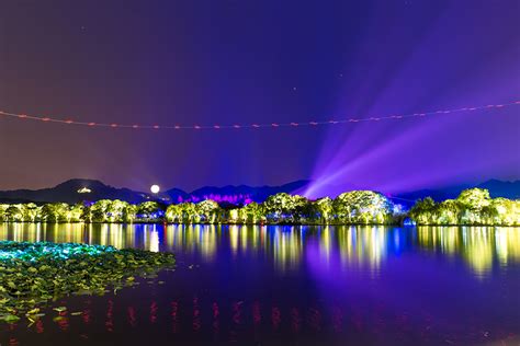 Fireworks Light Up West Lake In Hangzhou 4 Cn