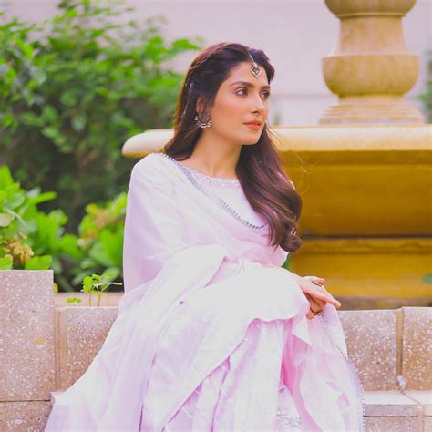 Beautiful Ayeza Khans Latest Clicks Reviewitpk