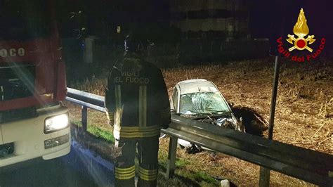 Incidente Stanotte Auto Esce Di Strada Sulla Sp Mondovì Cuneo L