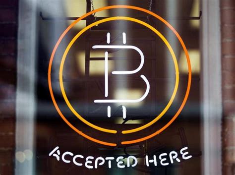 It does not rely on a central server to process transactions or store funds. Bitcoin, il Mufti del Cairo lancia una fatwa contro la criptovaluta - Corriere.it