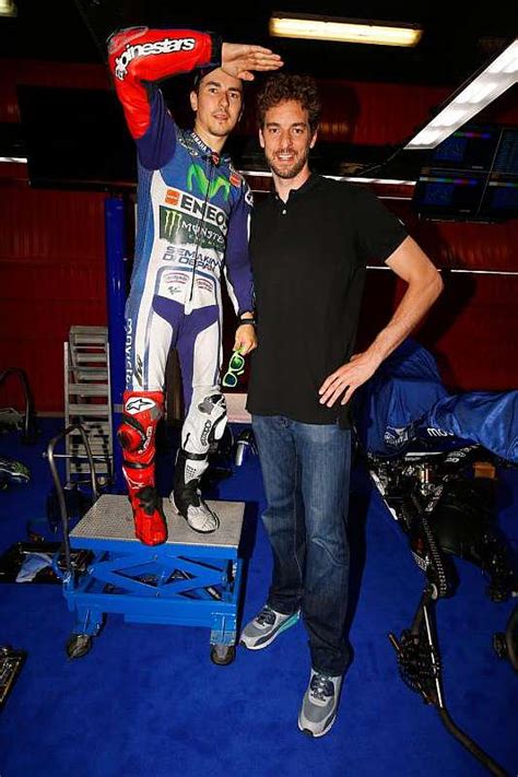 «pau gasol, ¡gracias por tu gran apoyo siempre!/ pau gasol, thanks for your big support always!…» GP Catalunya MotoGP 2015: Márquez, con Gasol: "Este sí que ...