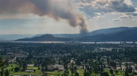 west kelowna wildfire evacuation order expanded to 2 500 residents cbc news