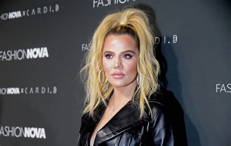 khloé kardashian s fans are roasting her for editing her photos like a 13 year old