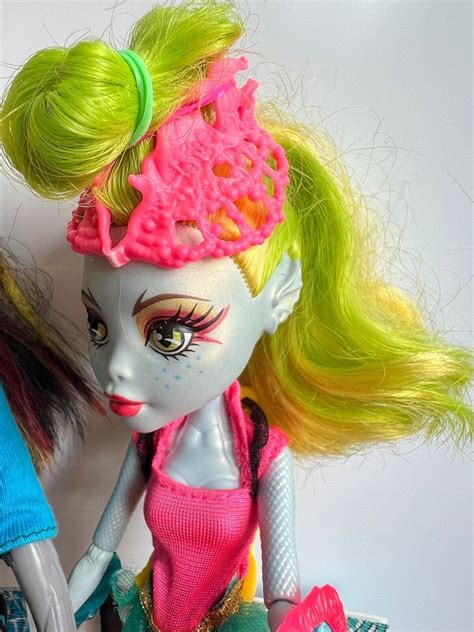 B 2 Monster High Neighthan Rot LagoonaFire Freaky Fusion 2 Dolls With
