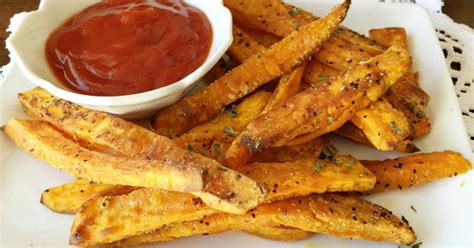 This baked sweet potato fries recipe is ultra crispy, perfectly seasoned, and irresistibly delicious. Sweet Potato Fries with Dipping Sauce Recipes | Yummly