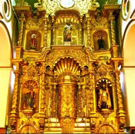 La Iglesia De San José Con Su Famoso Altar De Oro En El Casco