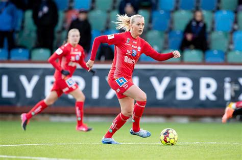 She is a member of the swedish national team. Linköping tvingas släppa Stina Blackstenius | Aftonbladet