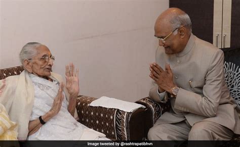 President Kovind Meets Pm Modis Mother Hiraba In Gujarat Spends 30
