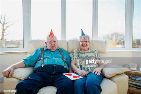Old Man Party Hat Fotografías E Imágenes De Stock Getty Images