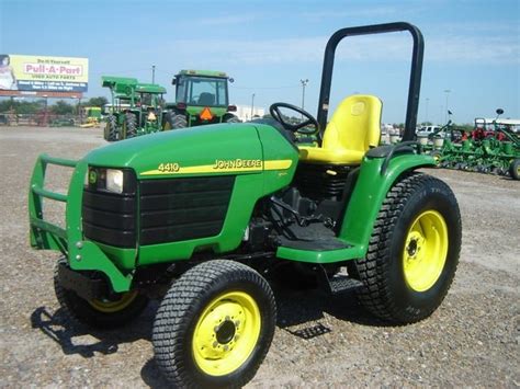 John Deere Compact Utility Tractors Operators Manual