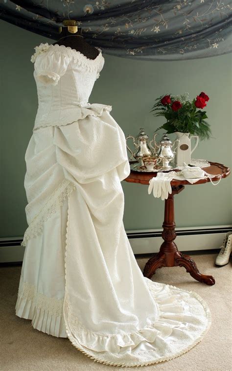 Regardez combien d'options merveilleux dans notre. Une robe de mariée inspirée de l'époque victorienne ...