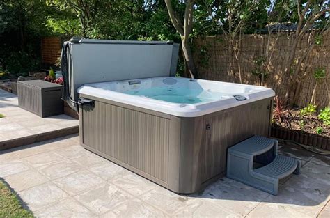 Jacuzzi Hot Tubs J200 Series Classic Collection Tanby Pools