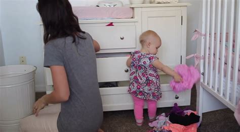 This Cutie Demonstrates For Us Why Moms Get Nothing Done In A Day Hilarious Felicity Huffman