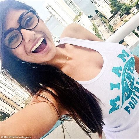 Mia Khalifa Receives Death Threats After Shes Voted Porns Top Star