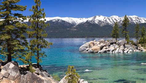 Even though the ski slopes have usually already opened in november, it is in december that you can really expect a fully snow covered landscape with an average snowfall of 34 inches in lake tahoe. Where in California Does it Snow? | 10Best