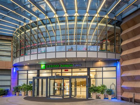 Populaire holiday inn in shanghai met een zwembad zijn onder andere deze holiday inn in shanghai hebben een fitnessruimte die toegankelijk is voor gasten Shanghai Wujiaochang Hotel | Holiday Inn Express Shanghai ...