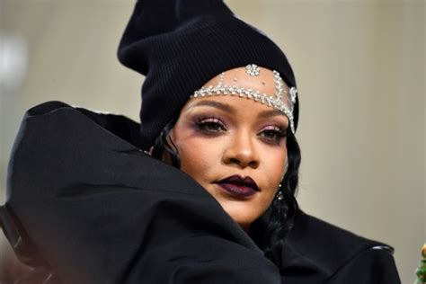Barbados Ditched Queen Elizabeth And Named Rihanna Their National Hero