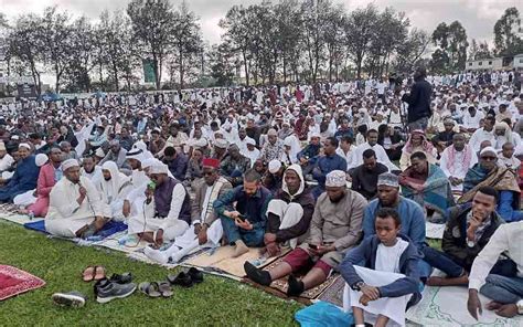 muslims end ramadan begin holiday amid war reconciliation the standard