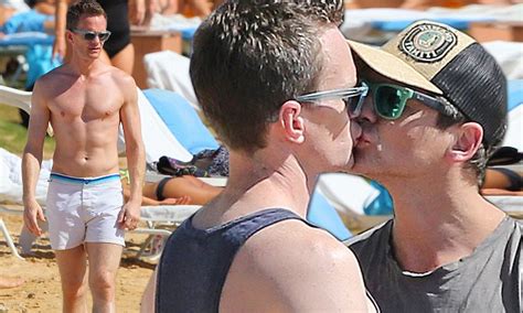 Neil Patrick Harris Shares Kiss On The Beach With Husband David Daily Mail Online