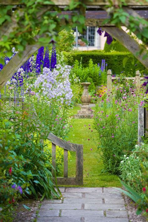New Ideas 30 Modern Cottage Garden Ideas To Beautify Your Outdoor Way