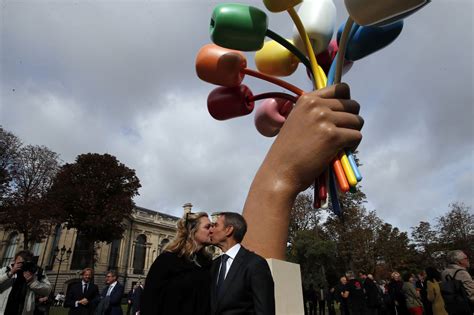 Jeff Koons Unveils Sculpture For Paris Attacks Victims The Washington