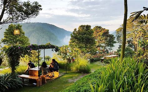 Cafe D’pakar, Tempat Makan dan Nongkrong Keren Di Bandung – Urban Radio