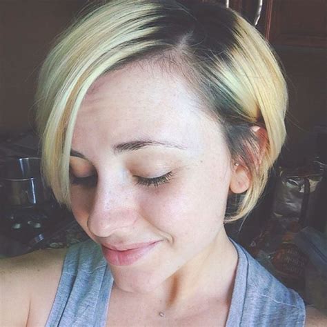 Cute Short Blonde Haircut With Dark Roots Hairstyles Weekly