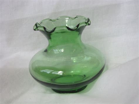 Vintage Green Glass Vase With Scalloped Rim Etsy Green Glass Vase Vintage Green Glass