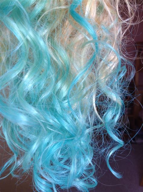 Dip Dyed Hair Blue Kool Aid On Curly Hair Dip Dye Hair Curly Hair