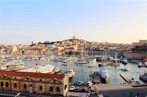 A tale of power, corruption and redemption set against the rich backdrop of the french port city of marseille. En 20 ans, Marseille a gagné près de 65 000 habitants