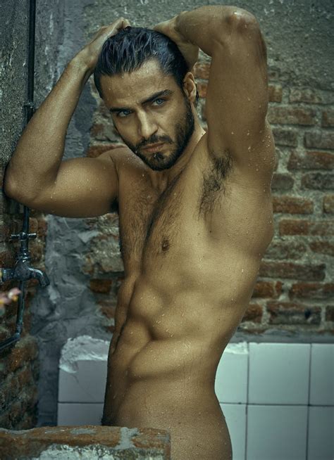 Maxi Iglesias Posa Totalmente Desnudo En La Ducha Togayther