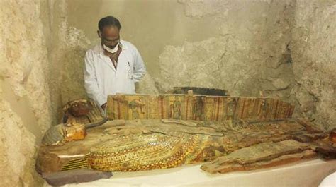 egyptian archaeologists reveal massive 3500 year old tomb contains mummies and thousands of