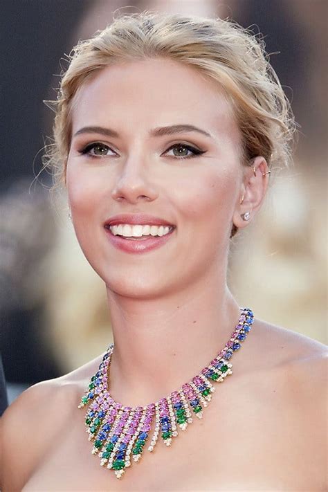 Best 5 Necklace Looks Of Scarlett Johansson Which Made Her Shine Like A