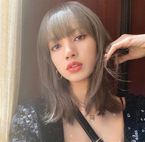 Blackpinks Lisa Shares Gorgeous New Selfies On Instagram