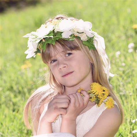 Fotos Gratis Naturaleza Césped Niña Mujer Prado Flor Ver Niño