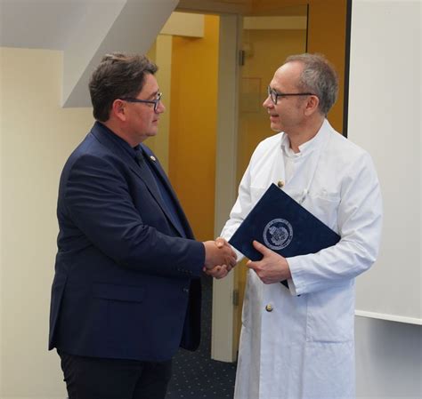 A ma reggeli koronavírus adatok szerint mindössze 7 új fertőzöttet regisztráltak szegeden és környékén, orbán viktor pedig levélben. Folytatódó együttműködés az Asklepios Campus Hamburggal ...