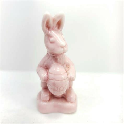 Vintage Wade England Figurine Pink Easter Bunny Rabbit Egg Red Rose Tea