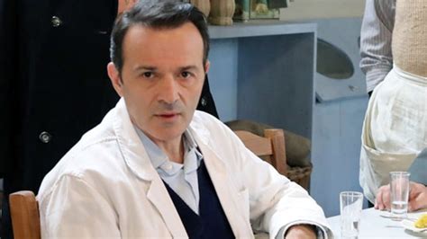 Πώς είναι ως δάσκαλος υποκριτικής ο γιώργος ηλιόπουλος; Γιώργος Ηλιόπουλος: ο Προκόπης από τις Άγριες Μέλισσες και η σχέση του με τον Μελέτη - Γιώργο ...